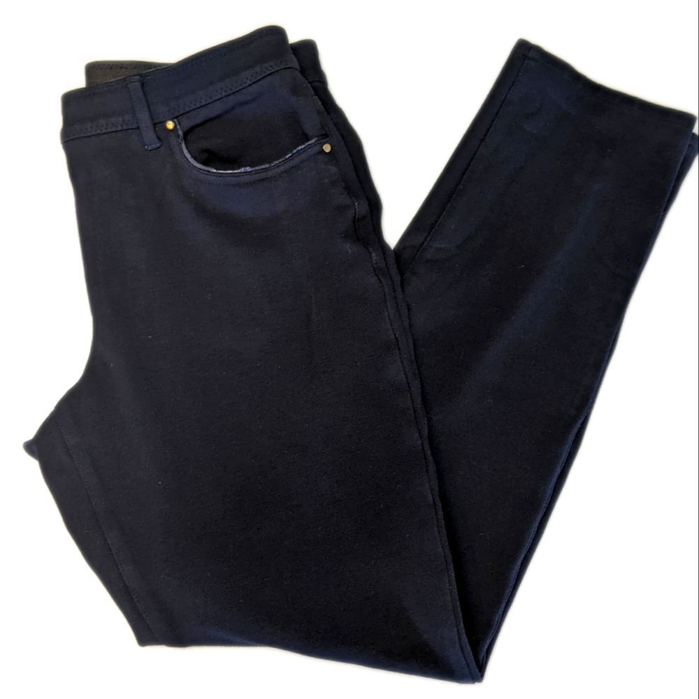 Chico's So Slimming very black rayon/nylon/spandex pull-on waist pants 0.5